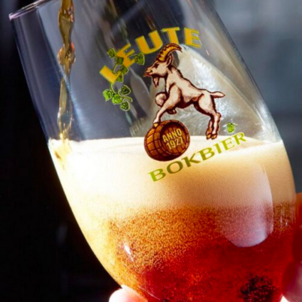 Leute Bokbier in glas