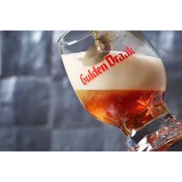 Gulden draak wordt getapt in het specifieke bierglas